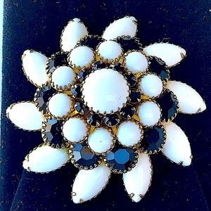 JUDY LEE BROACH VINTAGE WHITE BLACK JET CRYSTALS 4 LEVELS GOLD